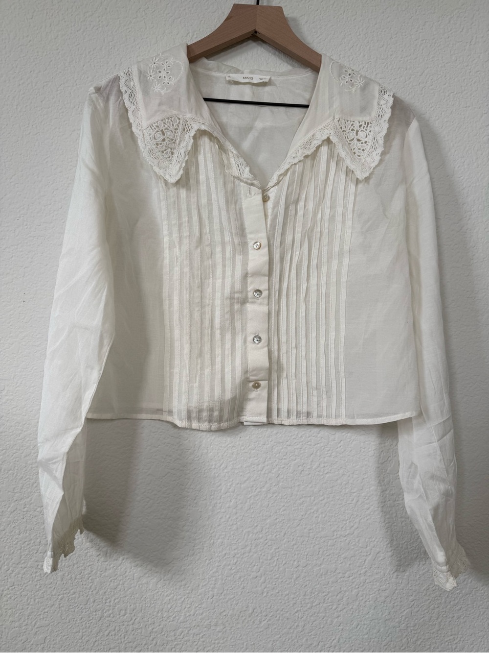 MANGO Cropped White Button-Up Blouse with Lace Collar